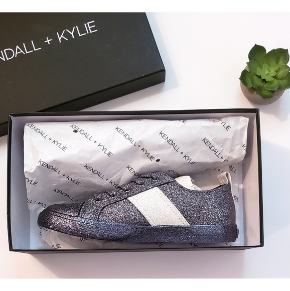 Kendall & Kylie Shoes - ⭐SALE⭐ NIB Kendall Kylie Obey Glitter Sneaker Sz 8